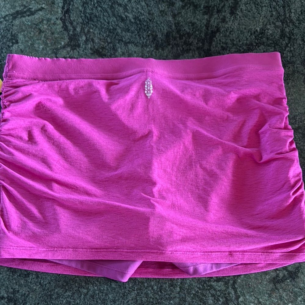 Free people movement  Long  Ruched  top & tennis skirt active set 
NWT
#5D - Picture 4 of 8